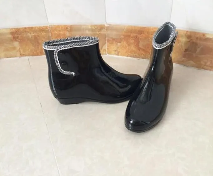 Stylish Women's Non-Slip Rubber Rain Boots